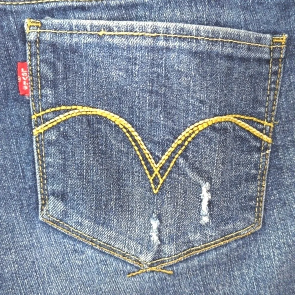 Levi's‎ Midi Y2K Jean Shorts Juniors Distressed Denim Medium Wash Women's Size 9